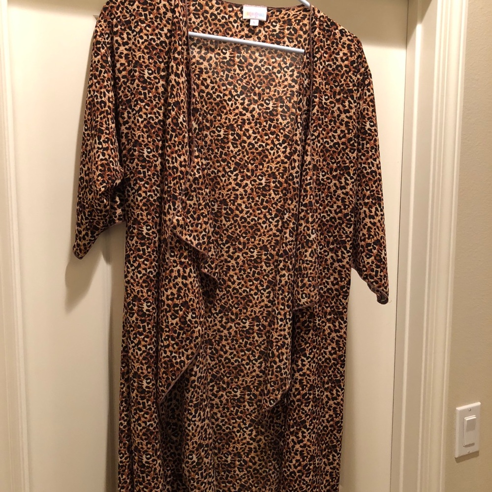 Lularoe NWOT LEOPARD Shirley size small